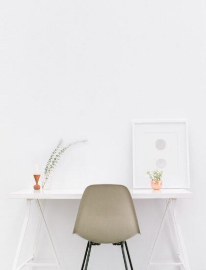 bench-accounting-49909-unsplash-min