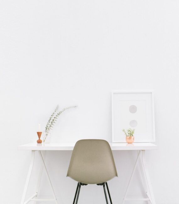 bench-accounting-49909-unsplash-min